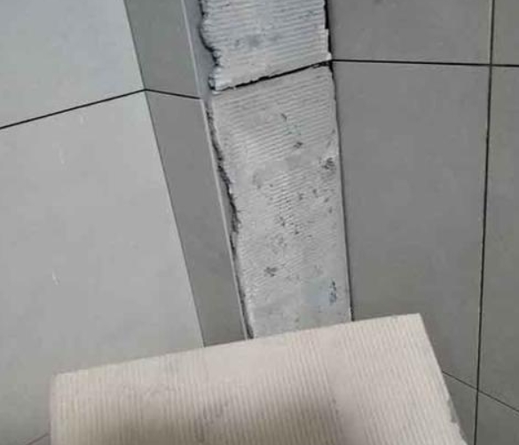 仙游瓷砖空鼓维修公司分享下厨房瓷砖脱落的补救措施。